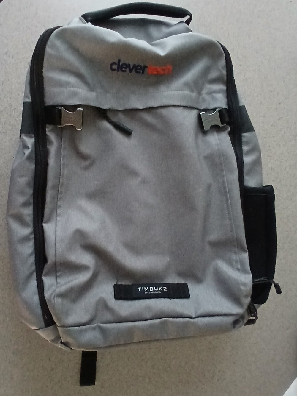 Timbuk2 Light Gray Men's Backpack with Black Accents